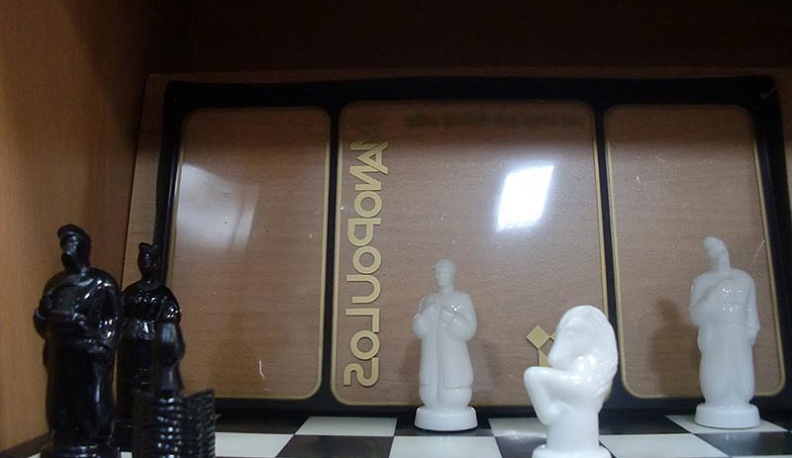 В Калуге завершается шахматная выставка «Ход конём» 