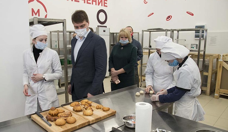 Представителю минпросвещения РФ показали, как в Калуге готовят кадры 