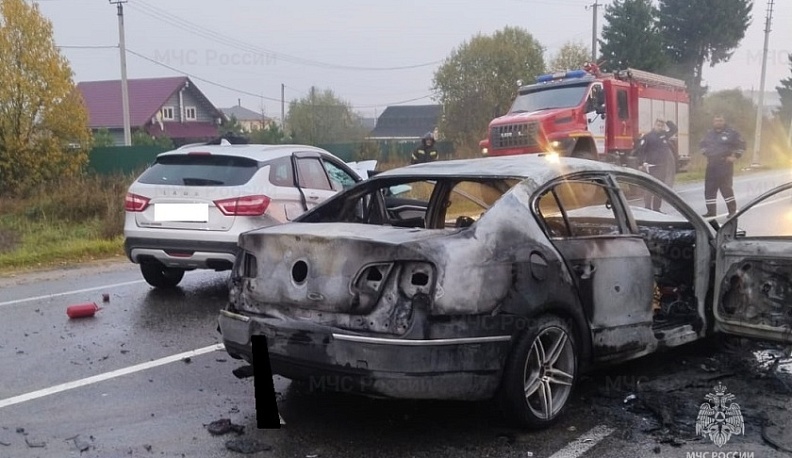 В Боровском районе в ДТП сгорела машина