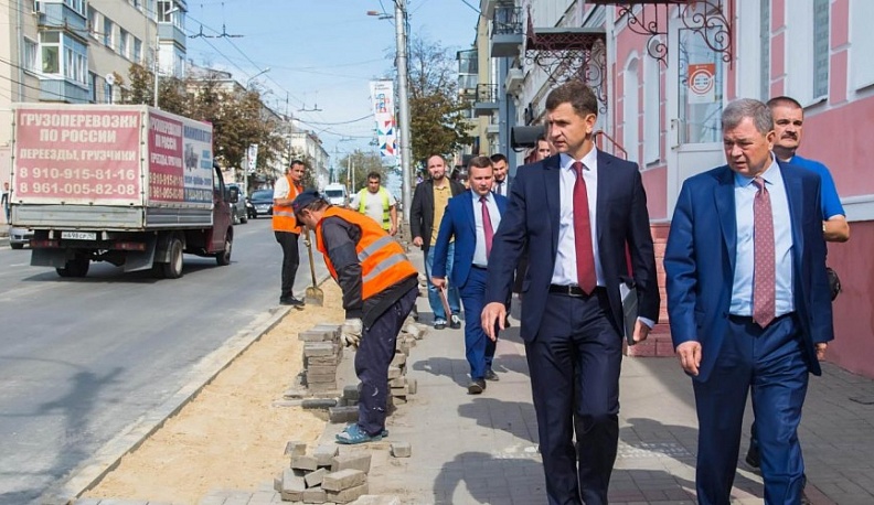 Анатолий Артамонов осмотрел объекты Калуги, на которых идут работы по благоустройству в рамках предстоящего Дня города