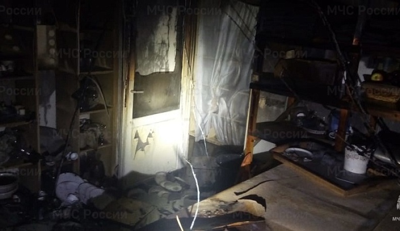 В Калужской области загорелся жилой дом