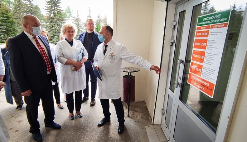 И.о. министра здравоохранения региона Константин Пахоменко познакомился с работой лечебных учреждений в Анненках