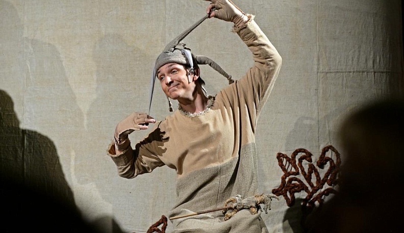 Человек и кукла