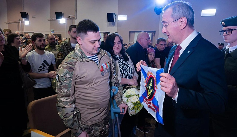 Владислав Шапша посетил выставку в Козельске, посвященную 80-летию Победы