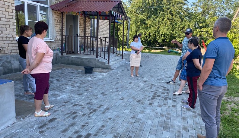 В Мятлеве благоустраивают территорию детского сада под родительским контролем