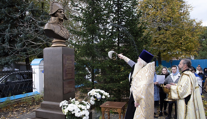 В столице региона открыли  памятник-бюст великому российскому флотоводцу Фёдору Ушакову 