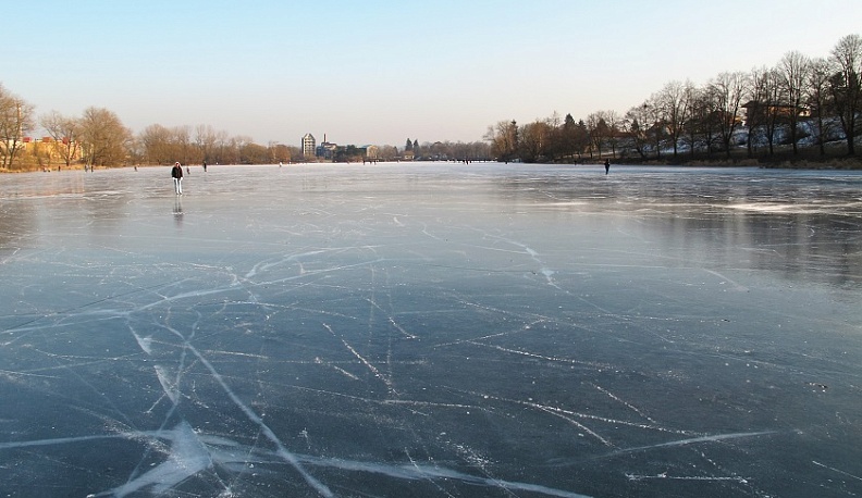 Калужанам напомнили правила безопасности при нахождении на льду