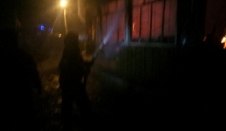 В Жуковском районе разом сгорели дом, гараж и баня