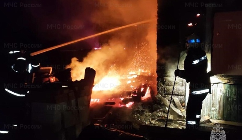 Ночью в Калужской области сгорели два дома