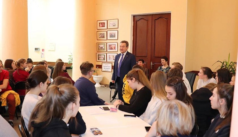 Россию строить молодым