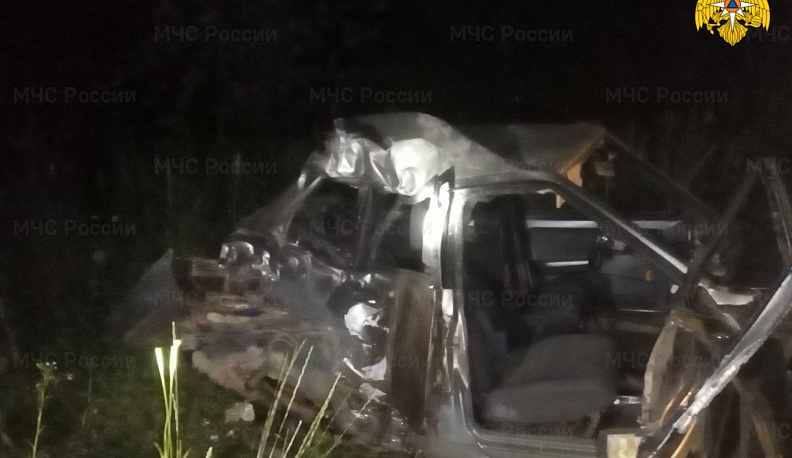 В Калужской области столкнулись ВАЗ и МАЗ