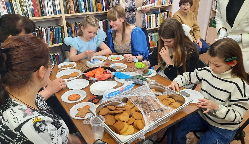 В Сухиничах библиотека на один вечер превратилась в «Книжный дворец»