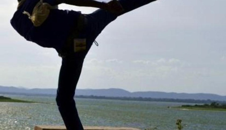 Юноша, ударивший ногой полицейского, отделался штрафом 