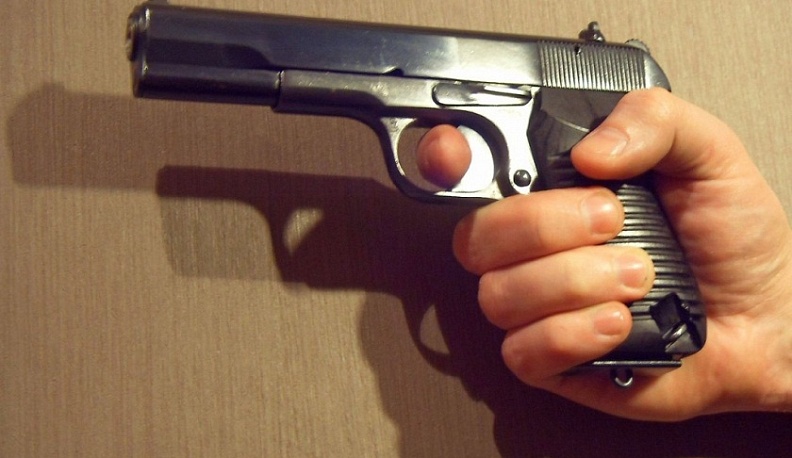 Житель Обнинска попытался выстрелить в полицейского из травмата