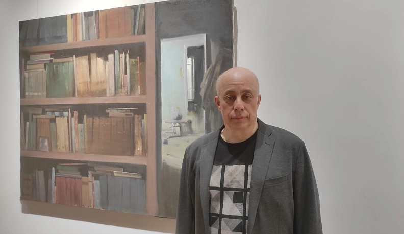 В Калуге проходит выставка московского художника об одиночестве, разлуках и немного о красном вине