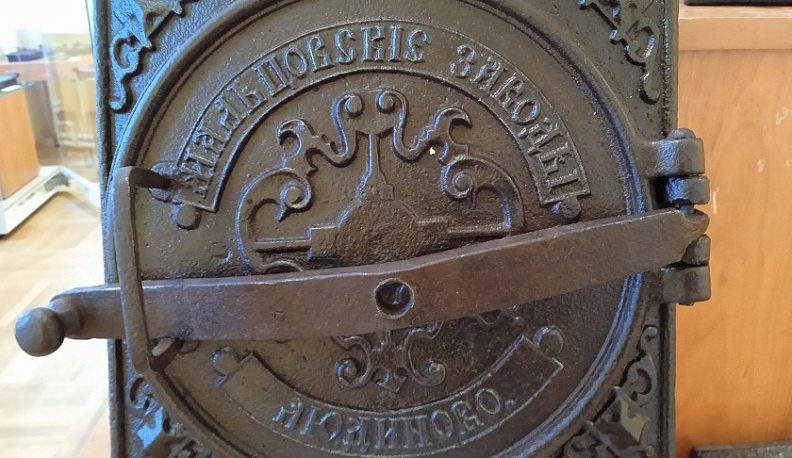 Калужанам показывают выставку старинного печного литья