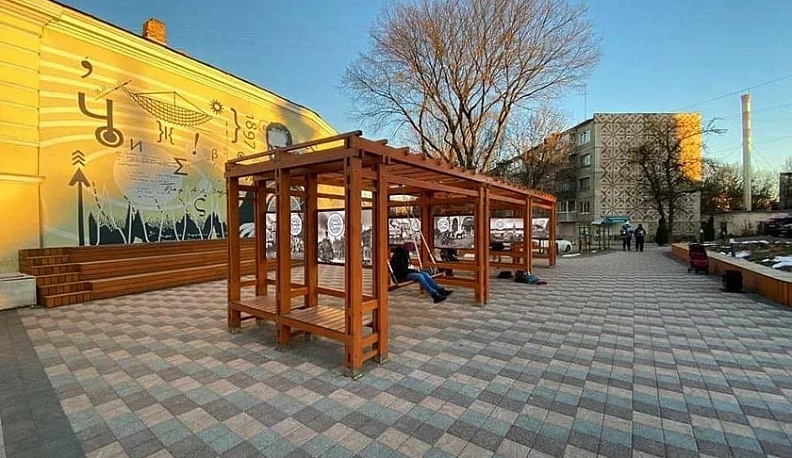 Качели возле горуправы Калуги станут уличной галереей