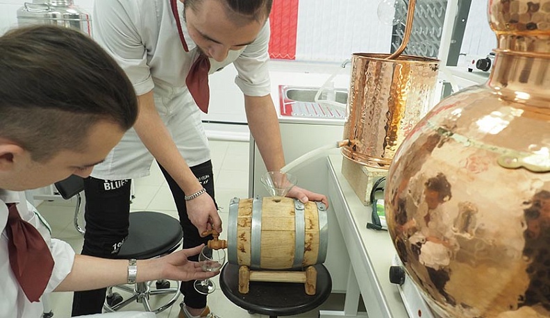 В Калуге обучаются будущие виноделы с юга России