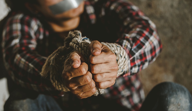 В Калуге трое мужчин похитили своего знакомого