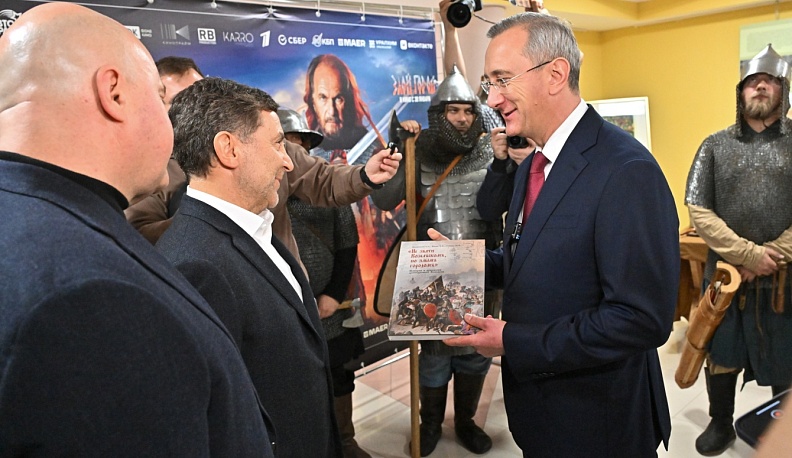 Владислав Шапша на первом показе фильма «Злой город»: «Козельск - наша гордость, Козельск - наша слава, Козельск в нашем сердце»