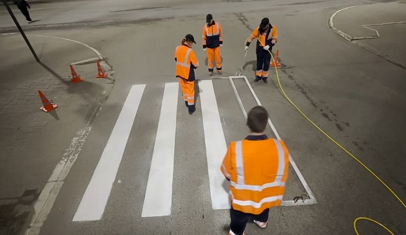 В Калуге начали наносить дорожную разметку