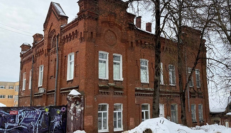 В Калуге приступили к ремонту исторического дома на улице Никитина