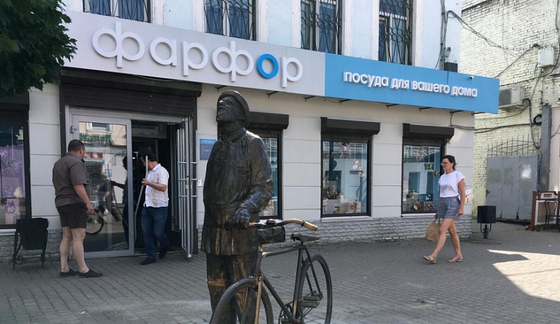 В Калуге после реставрации переставили памятник Циолковскому на Театралке