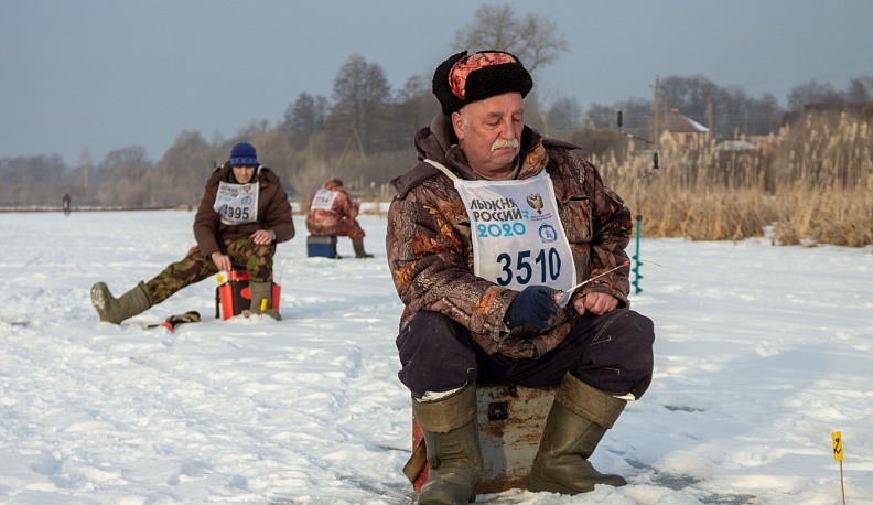 Жиздринские рыбаки  состязались в подледной рыбалке