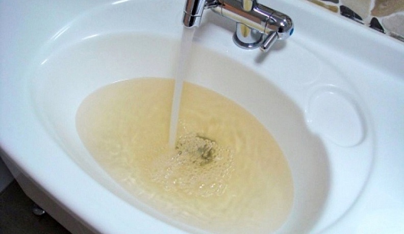 Калужанам вернут деньги за желтую воду