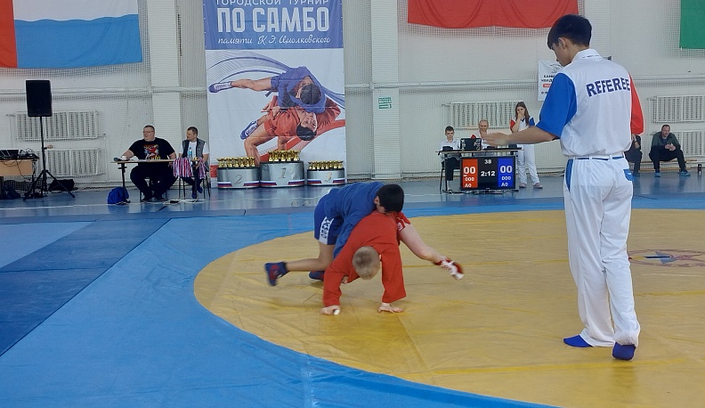 В Калуге самбисты почтили память Константина Циолковского