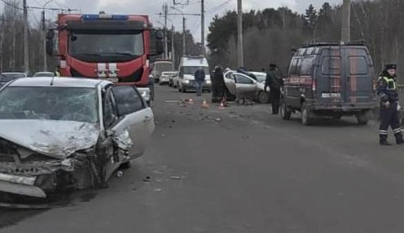 В Калуге пострадали дети при столкновении двух иномарок