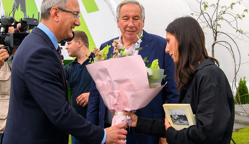 В Калуге Шамиль Тарпищев и Анастасия Мыскина открыли теннисный турнир «Негаснущие звезды-2023» 