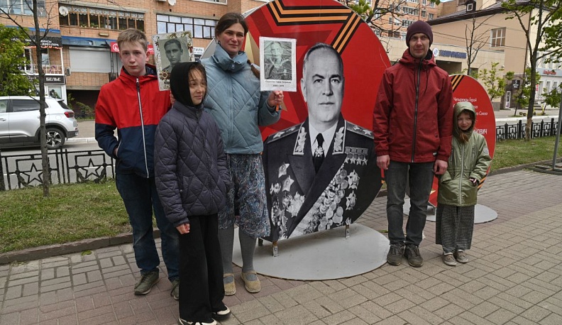 Калужане почтили память героев Великой Отечественной войны у Могилы Неизвестного Cолдата 