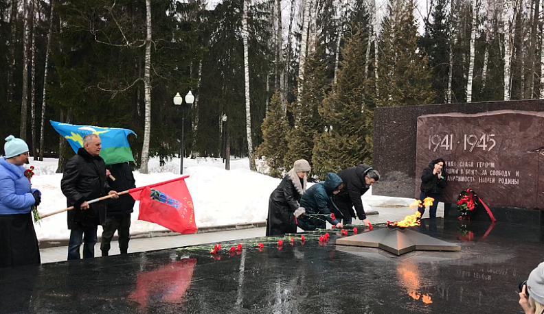 В День защитника Отечества обнинцы возложили венки и цветы к Вечному огню