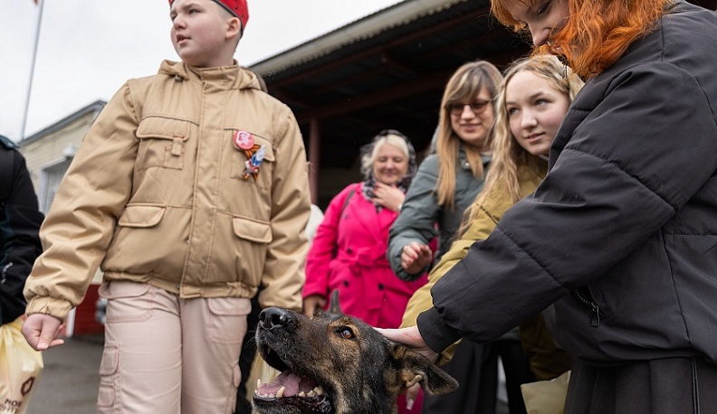 Калужские школьники получили первые паспорта на базе ОМОНа