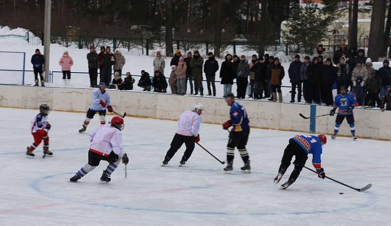 На хоккейном матче в Юхнове  выступали чирлидерши