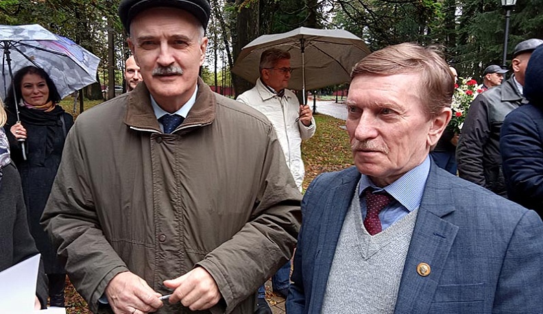 Участники чтений Циолковского возложили цветы к могиле ученого