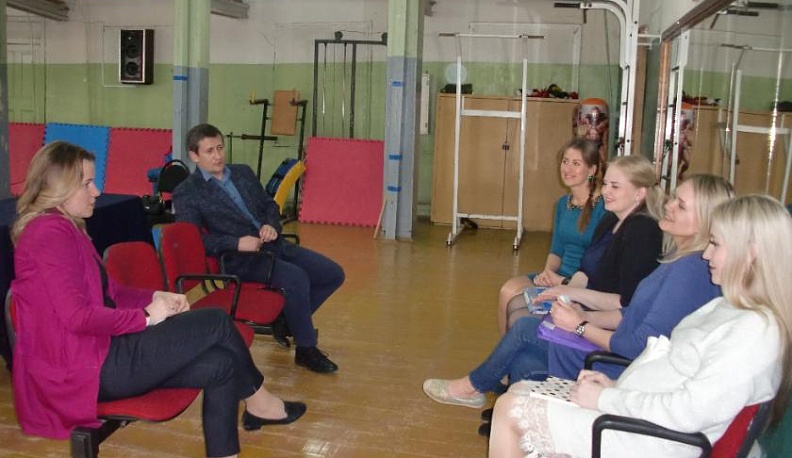 Детский омбудсмен Ольга Коробова приняла участие в заседании родительского совета микрорайона Северный