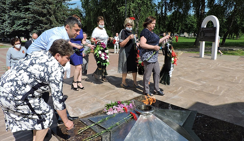 Жители Перемышльского района минутой молчания почтили память о погибших в Великой Отечественной войне