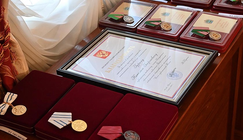 В канун Дня России калужанам вручили госнаграды