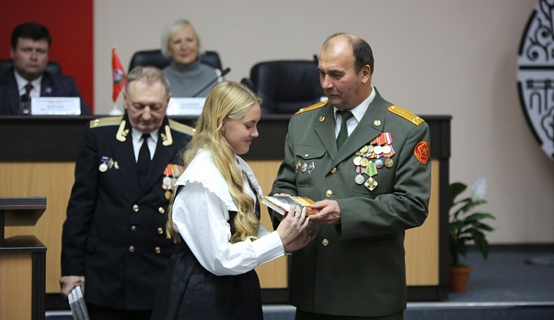В Калуге наградили победителей патриотического конкурса «Память сильнее времени»