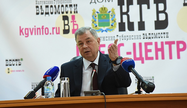 Анатолий Артамонов: В России сейчас производят в день одну маску на 100 человек 