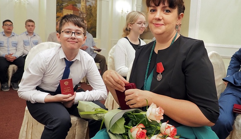 Калужанам вручили государственные и региональные награды