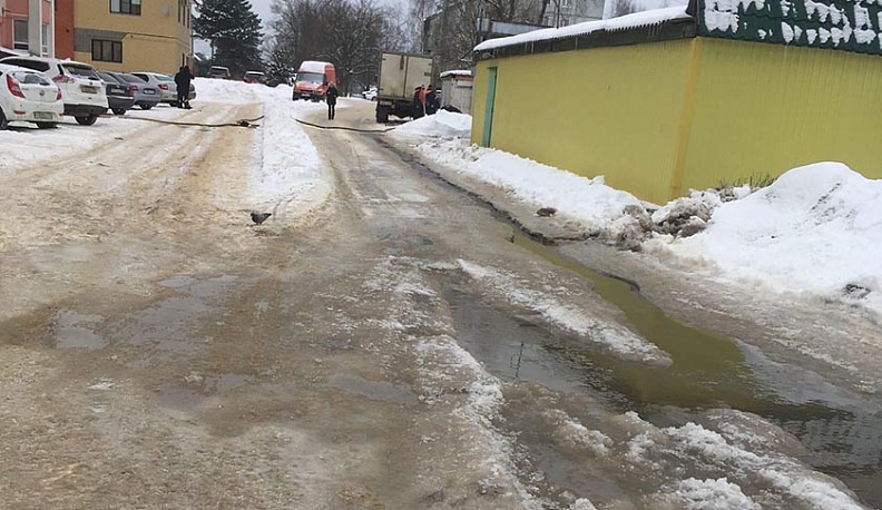 Ермолино осталось без воды из-за гнилой трубы