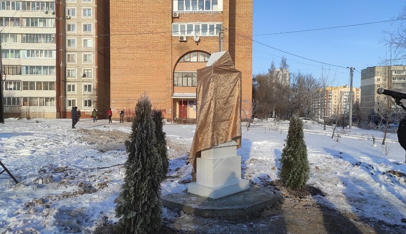 В Калуге открыли памятную стелу генерал-полковнику Попову