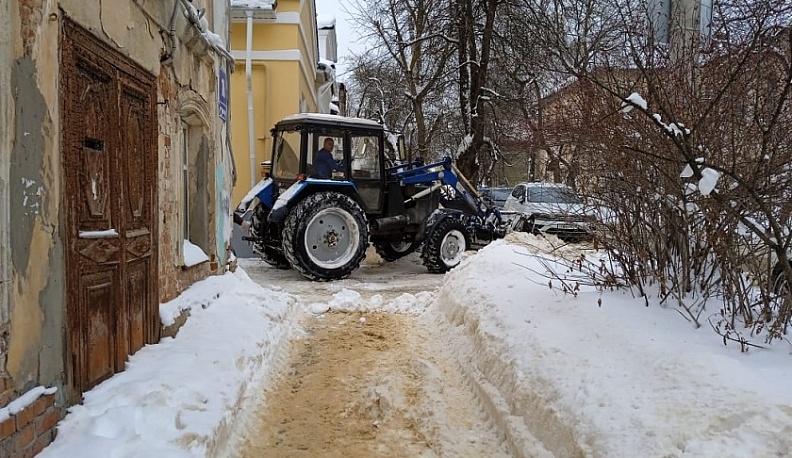 Калужан просят убрать машины с 12 улиц для вывоза снега 27 января