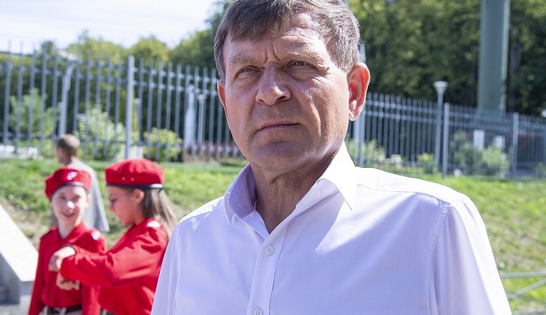 В Калуге прошел флешмоб, посвященный российскому флагу