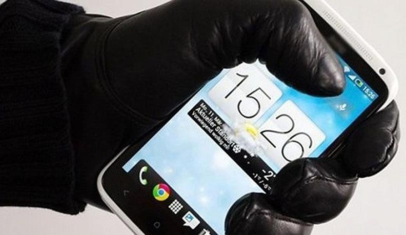 В Калуге мужчина ограбил подростка 