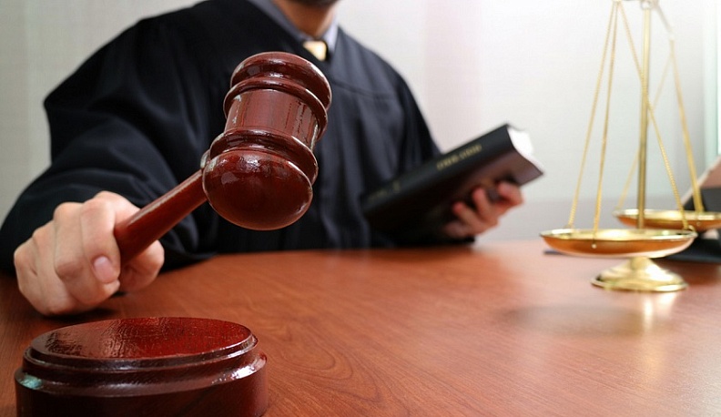 В Калуге врач вернул работу после обращения в суд