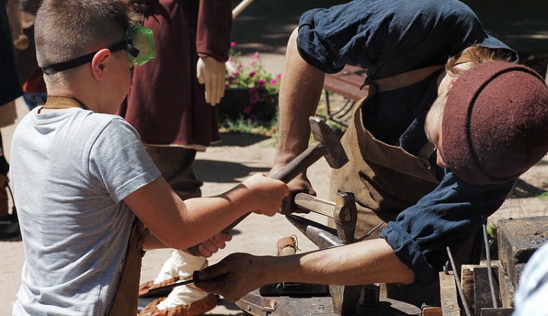 Центральный парк культуры и отдыха Калуги погрузился в Средние века